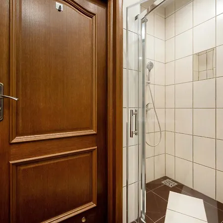 Stylowy Z Klimatyzacja I Parkingiem By Renters Vratislav