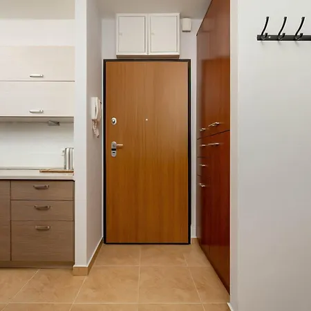 Stylowy Z Klimatyzacja I Parkingiem By Renters 아파트 *