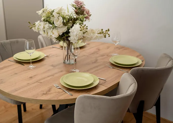 Stylowy Z Klimatyzacja I Parkingiem By Renters דירה